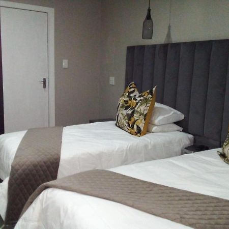 Sani Pass Manor Guest House Himeville Buitenkant foto